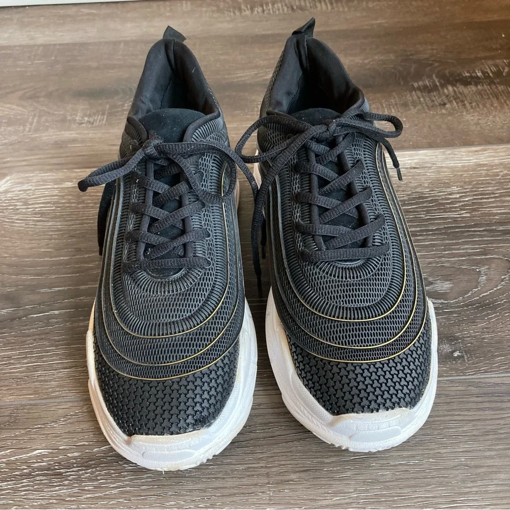 Steven By Steve Madden Massey Black and Gold Sneaker Sneaker Size 9